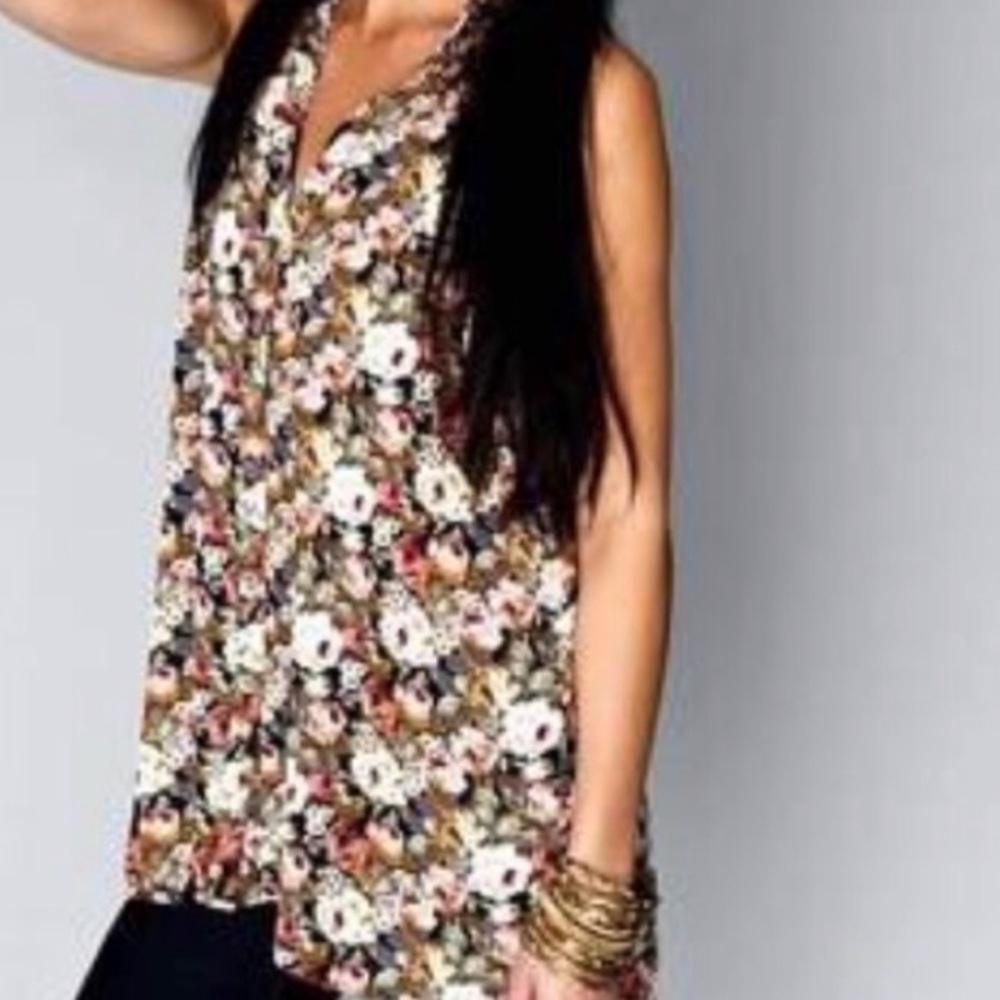 NWT Caz Collared Top - Frankie's Garden